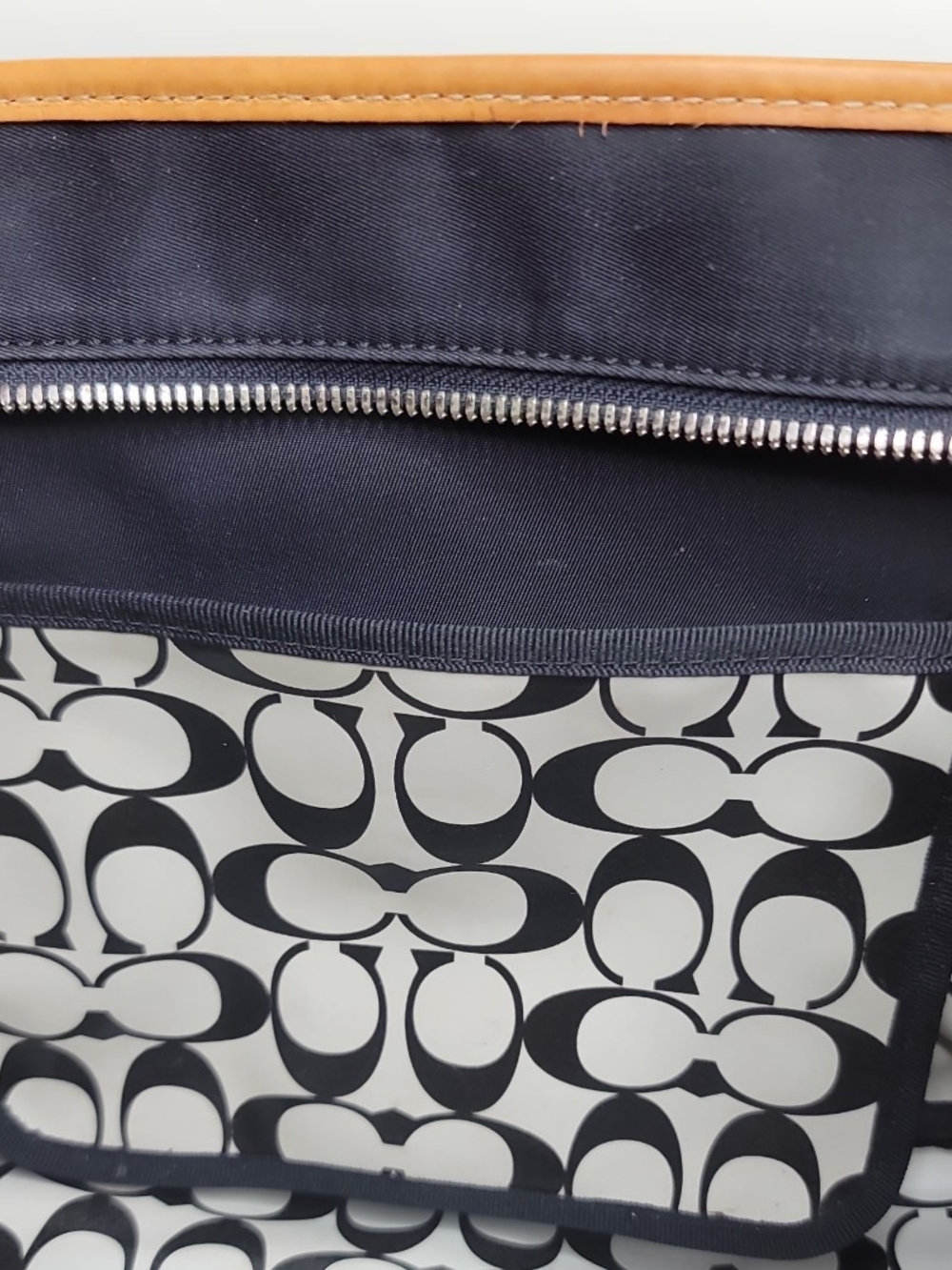 Coach Vintage Hamptons 2003 Black Tote and Canvas Straps Great Condition - Picture 10 of 11